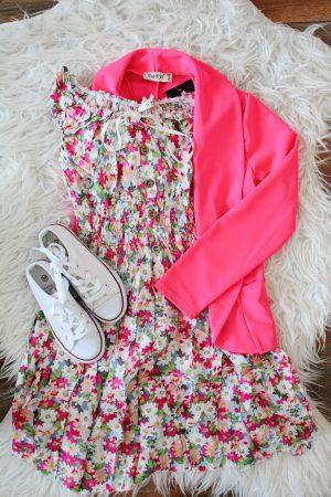 Jurkje Fleury, blazer pink flash, sneakers stylish wit