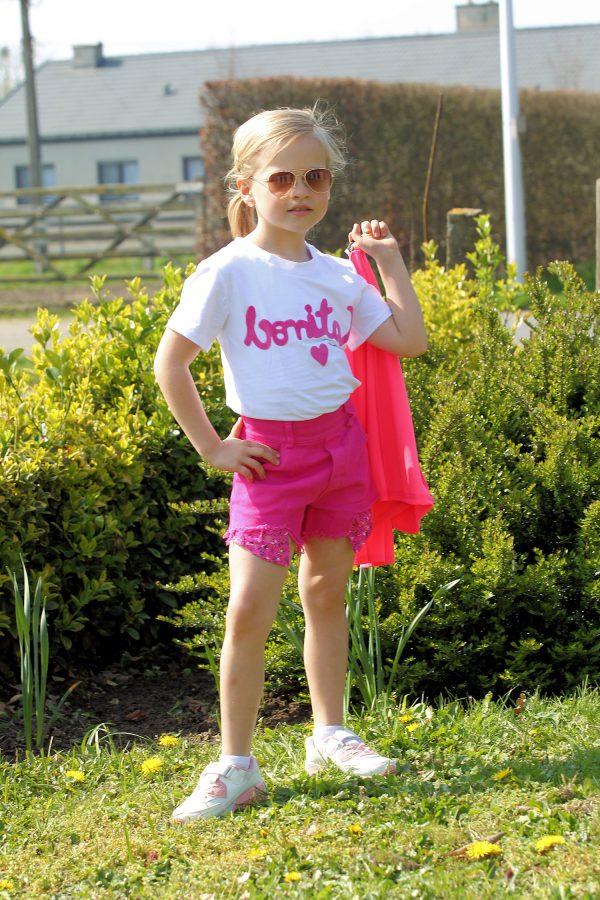 Setje Bonita roze, sneakers chichy wit, blazer pink flash