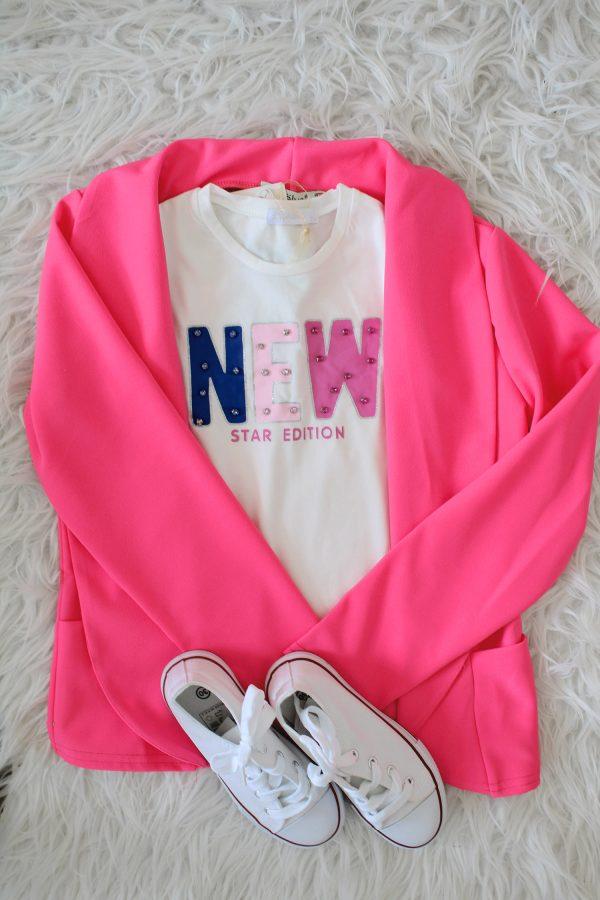 Blazer Pink flash, shirtje new wit, sneakers stylish wit
