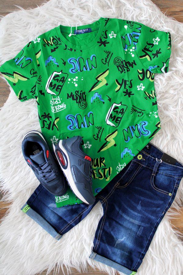 Shirtje special groen, broekje boys denim blauw, sneakers cool blauw