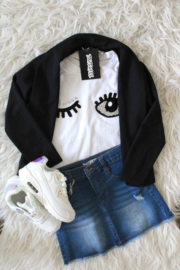 Shirtje knipoog wit, blazer dark zwart, sneakers glamour white, rokje spijkerstof blauw