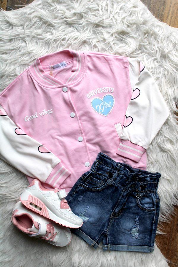 Bombervestje good vibes roze, sneakers chichy wit, broekje girls denim blauw