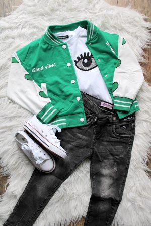 bombervestje good vibes groen, shirtje knipoog wit, sneakers stylish wit, Broekje denim asym zwart