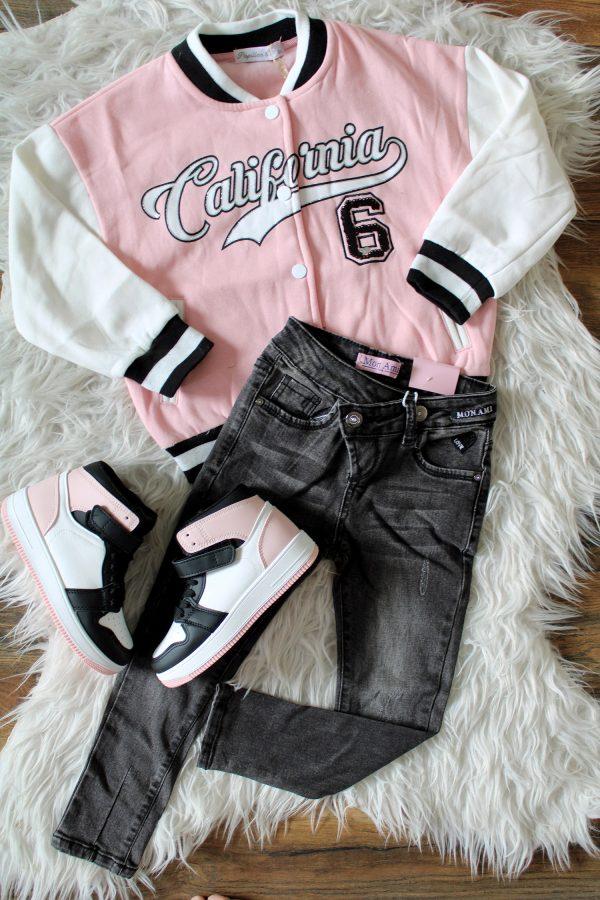 Bombervestje California roze, broekje denim asym zwart, sneakers roze wit zwart