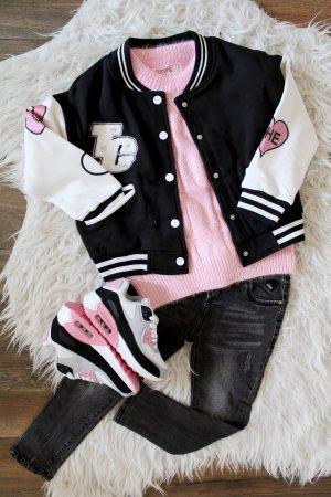 Bombervestje California Limited zwart, sneakers coolchick roze, broekje denim asym zwart, Topje trui Pully lichtroze