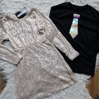 Laat je kinderen stralen tijdens de feestdagen met ons gouden glitterjurkje en het shirt met zilveren glitterstropdas! ✨🎄 Perfect voor moeders die zoeken naar feestelijke en stijlvolle outfits voor een magische kerst.

Shop jurkje 🛒 https://www.babesenbinkies.nl/product/jurkje-great-glamour-goud/
Shop shirtje 🛒 https://www.babesenbinkies.nl/product/shirtje-stropdas-glitter-zilver-zwart/

🎗 Review score 9,1+
✅ Achteraf betalen
📨 Snel geleverd!
📦 Gratis verzending vanaf €50,-

Sweet Kiss,
babesenbinkies.nl😃
#KerstOutfit 🎅 #KinderMode 👧👦 #FeestelijkeKleding 🌟 #TrendyKids 💖 #MoedersKeuze ❤️ #ShopNu 🛍️ #JustForKids 🧒👧 #loveforfashion ❤️👗 #kidsfashion 👕👖 #babesenbinkies 👶🧑