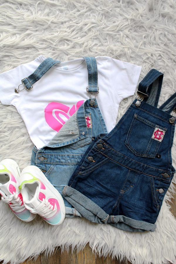 Tuinbroek Jumpsuit Chevignon denim morning blue, sneakers magic rainbow wit roze, shirtje love wit, Tuinbroek Jumpsuit Chevignon denim