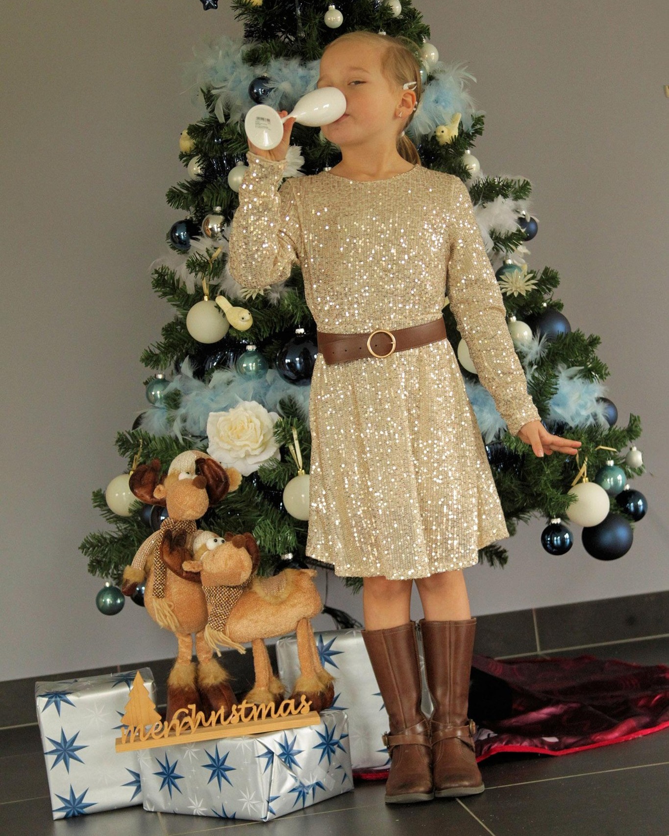 🎁 De perfecte outfits voor jouw kids deze feestdagen! 🎄

Geef je kinderen een stijlvol en comfortabel cadeau waar ze dol op zullen zijn. Van trendy jurkjes en stoere hoodies tot warme winterjassen – onze collectie biedt voor ieder wat wils. Maak Pakjesavond en de feestdagen extra bijzonder met outfits die stralen! ✨

🛒 Shop nu en ontdek de nieuwste kindermode voor jongens en meisjes van 4 tot 12 jaar.

🌟 Waarom kiezen voor ons?
✅ Stijlvolle en duurzame kleding
✅ Snelle levering, perfect op tijd voor de feestdagen
✅ Altijd kwaliteit en comfort voor een eerlijke prijs

📦 Klik op de link en shop vandaag nog! 🎉

#KinderMode 👧👦 #Feestdagen 🎄 #TrendyKids 🌟 #MoedersKeuze ❤️ #Pakjesavond 🎁