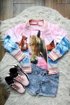 sneakers pinkwow roze zwart, bombervestje paard roze, broekje flowers denim, shirtje cute paard roze
